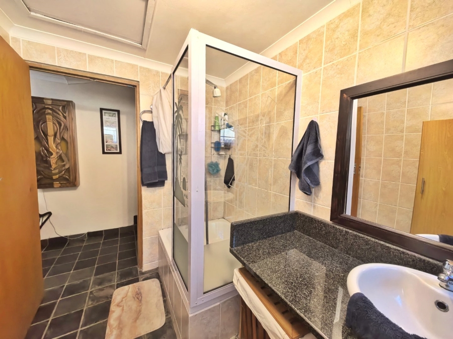 5 Bedroom Property for Sale in Fraaiuitsig Western Cape